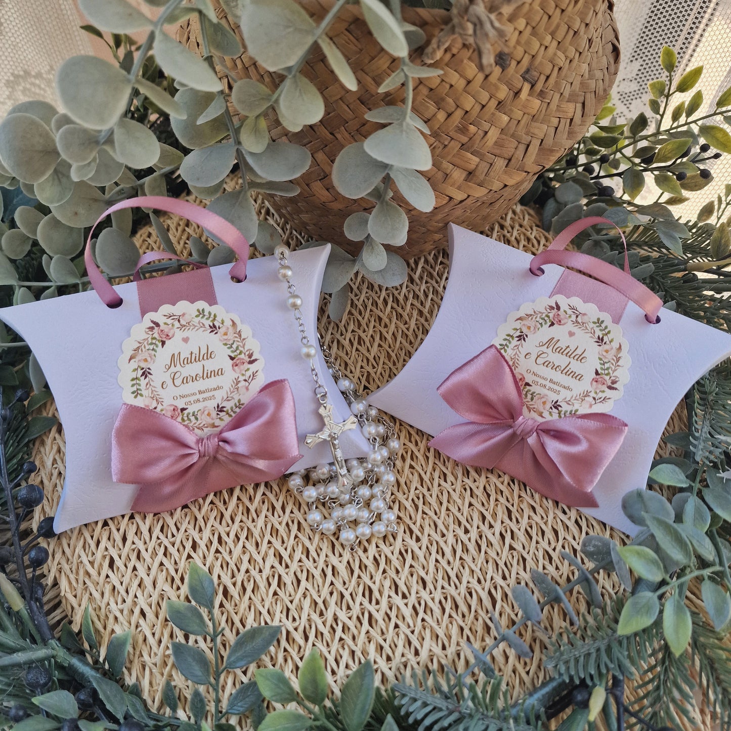 Box with handles and rosary Camila