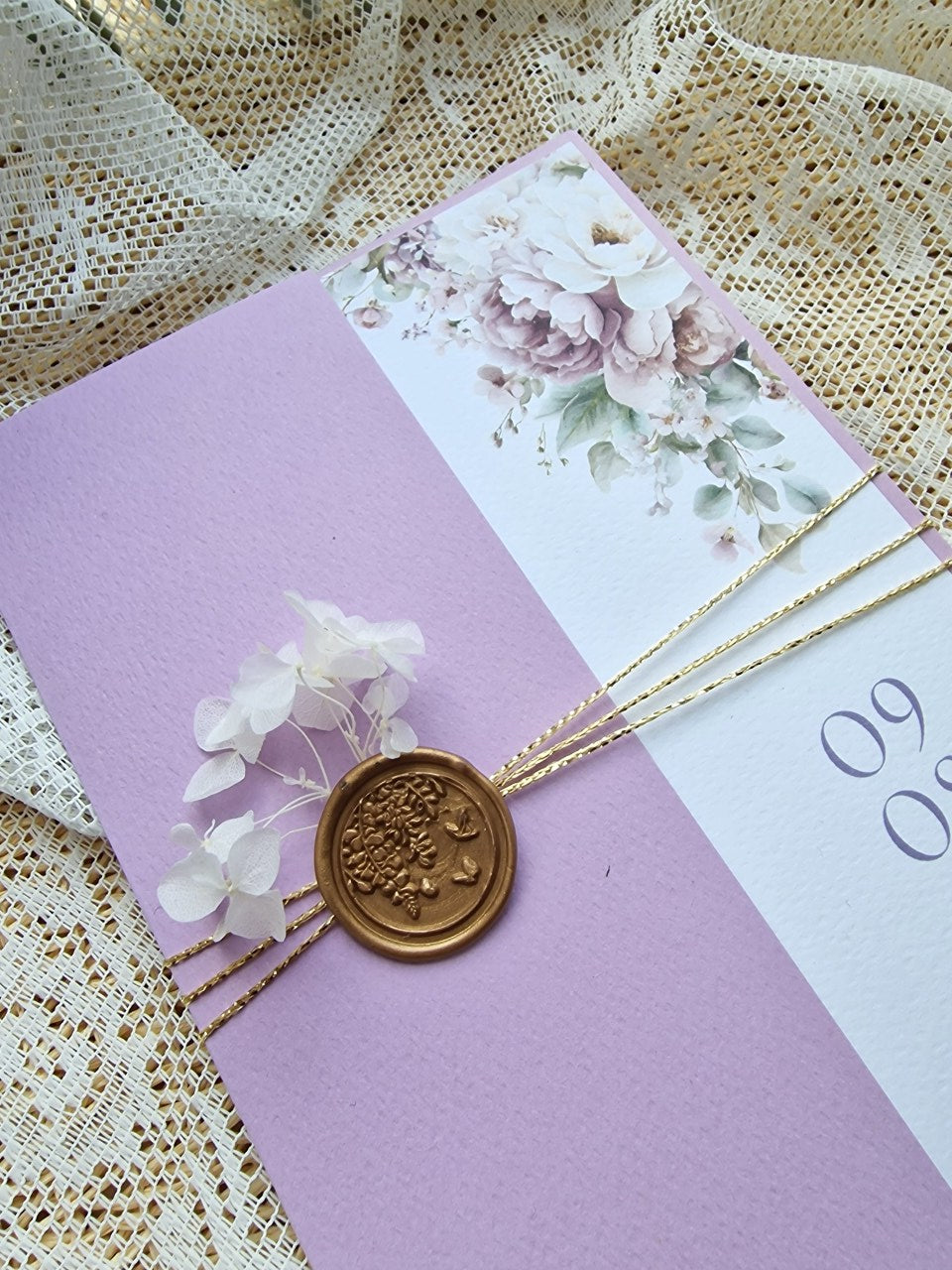 Convite de casamento personalizado com floral lavanda