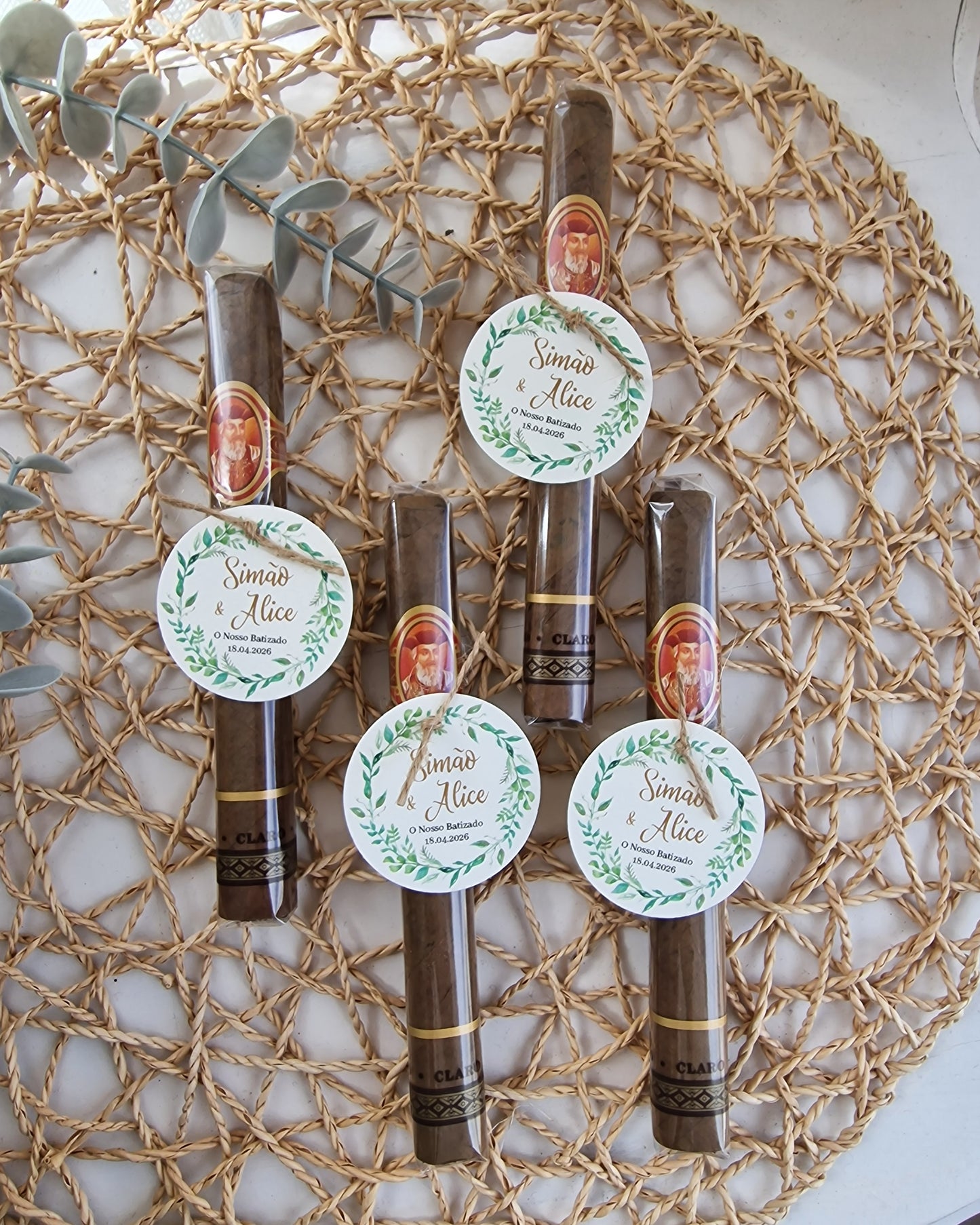 Charutos personalizados com etiqueta para batizado