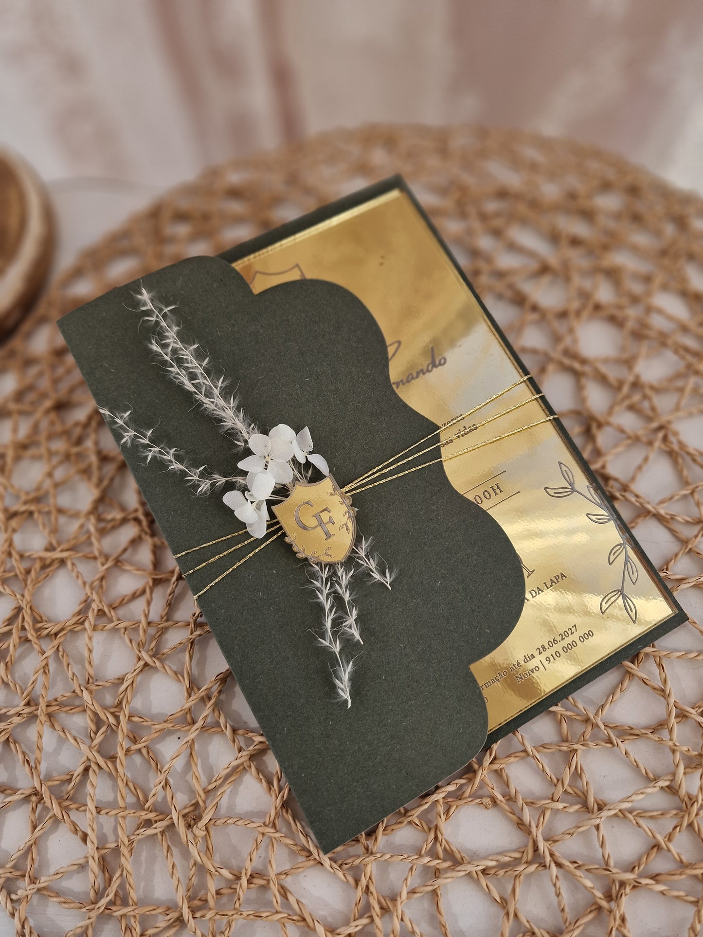 Convite de casamento Premium em acrílico dourado espelhado