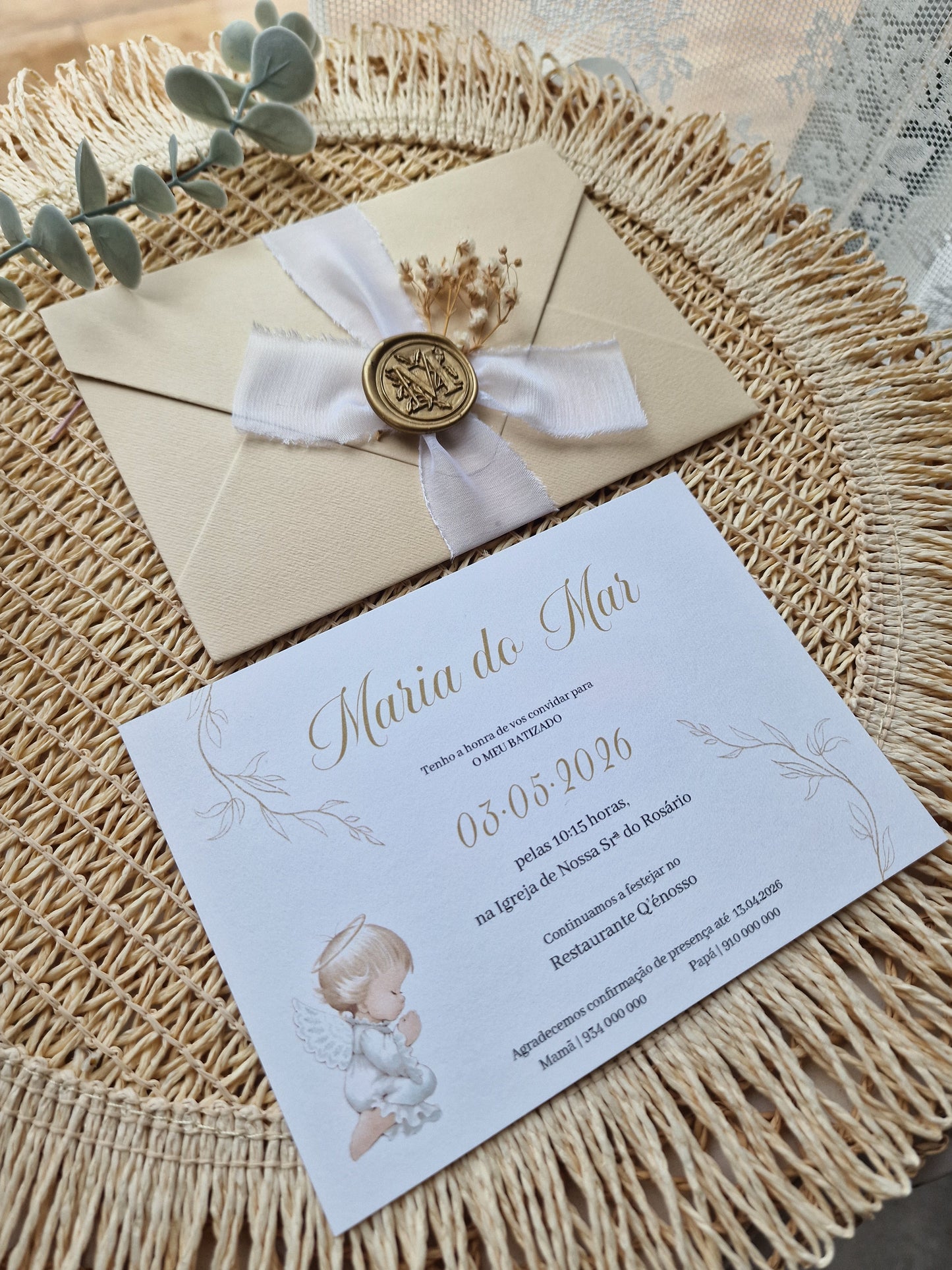 Convite de batizado Maria do Mar personalizado com anjinho em tons nude