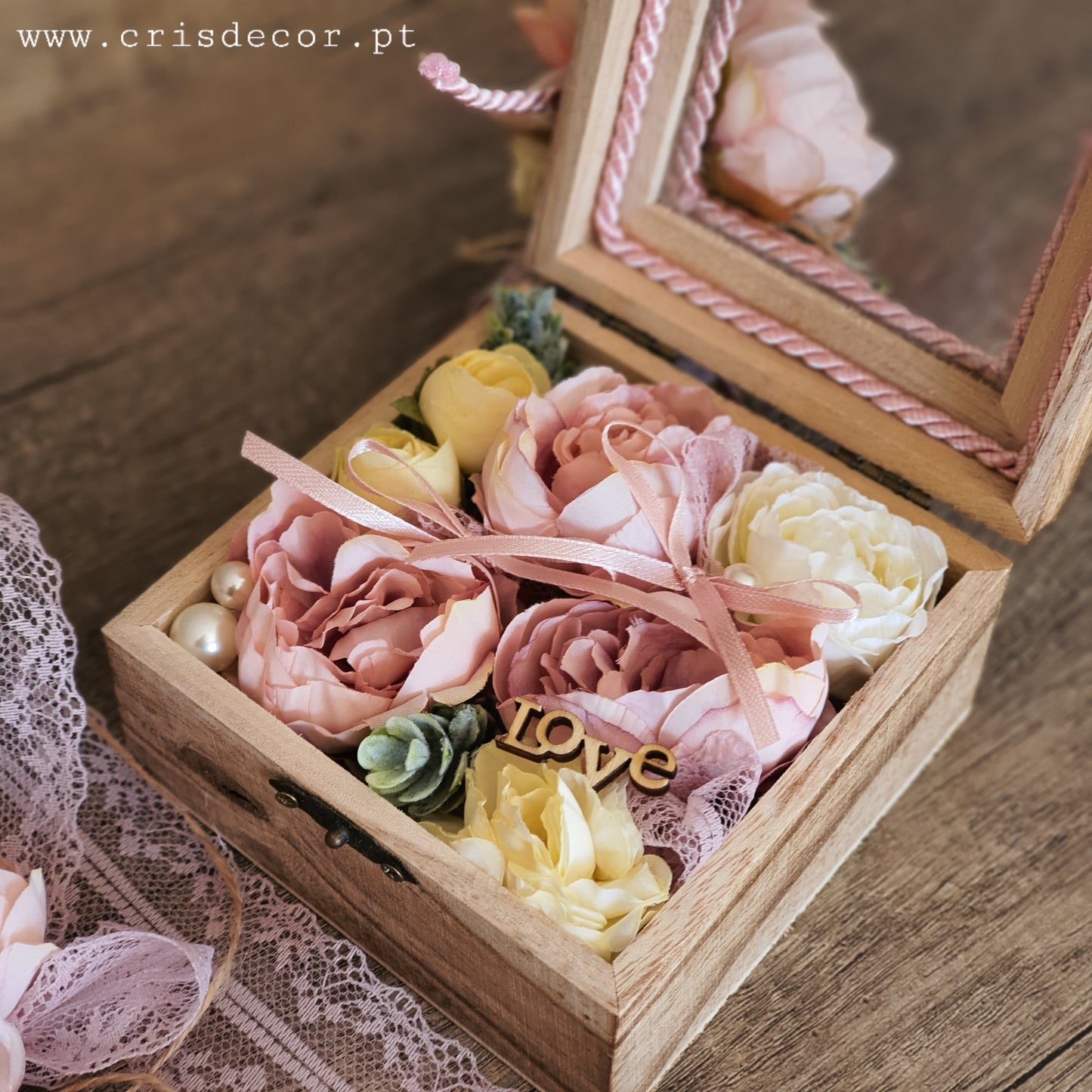 Baú floral vintage
