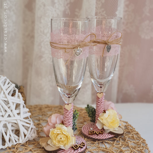 Flûtes d'honneur Blush dans une boîte décorée