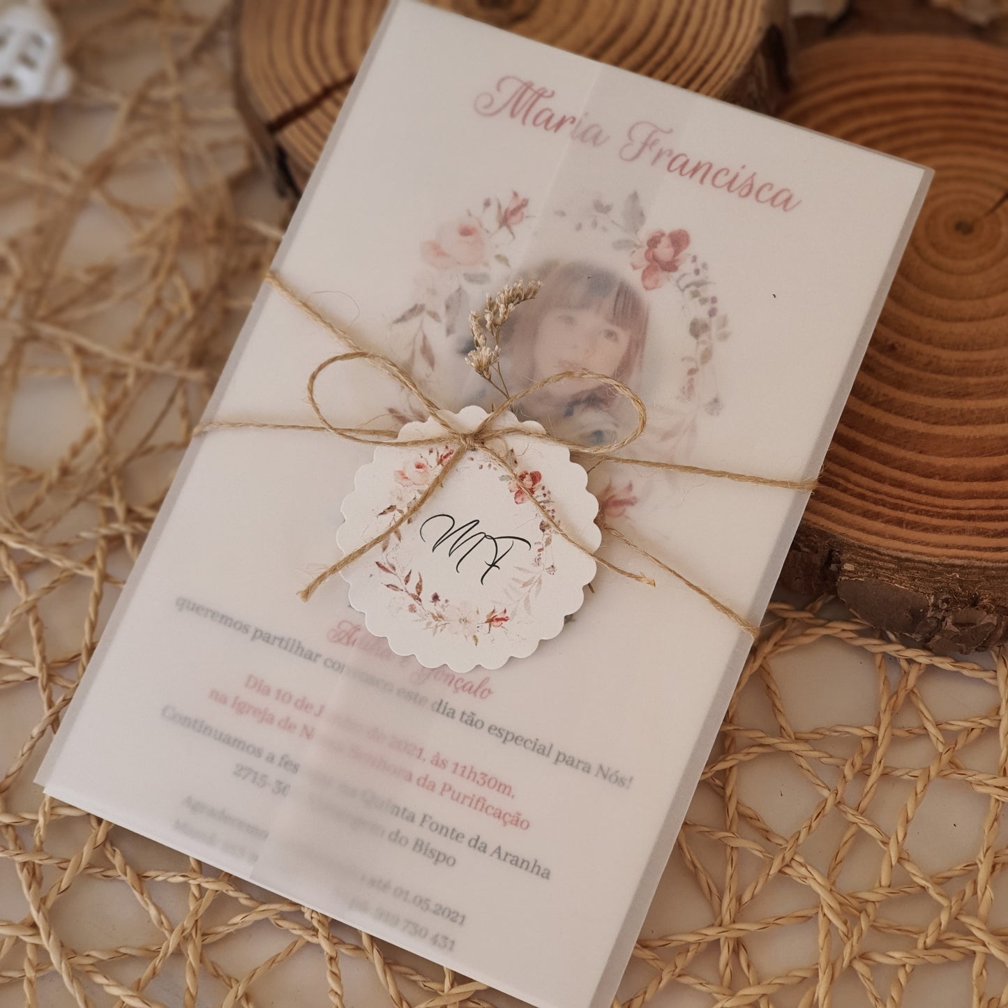 Invitation florale avec étiquette et photo