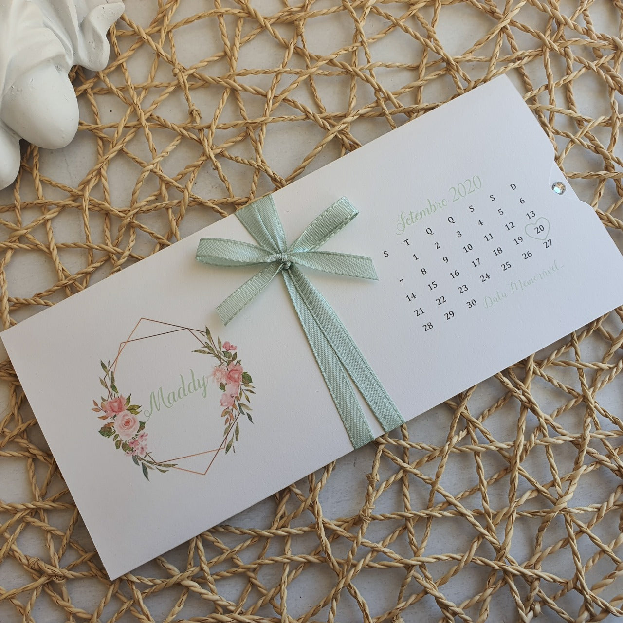 Convite floral rosado com verde menta da Maddy