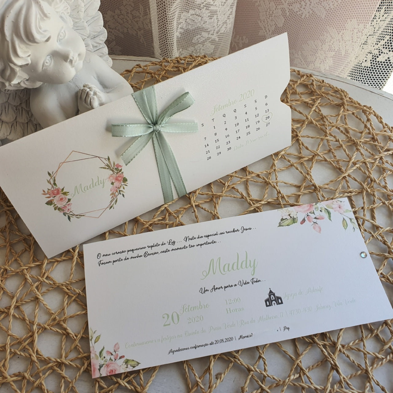 Convite floral rosado com verde menta da Maddy