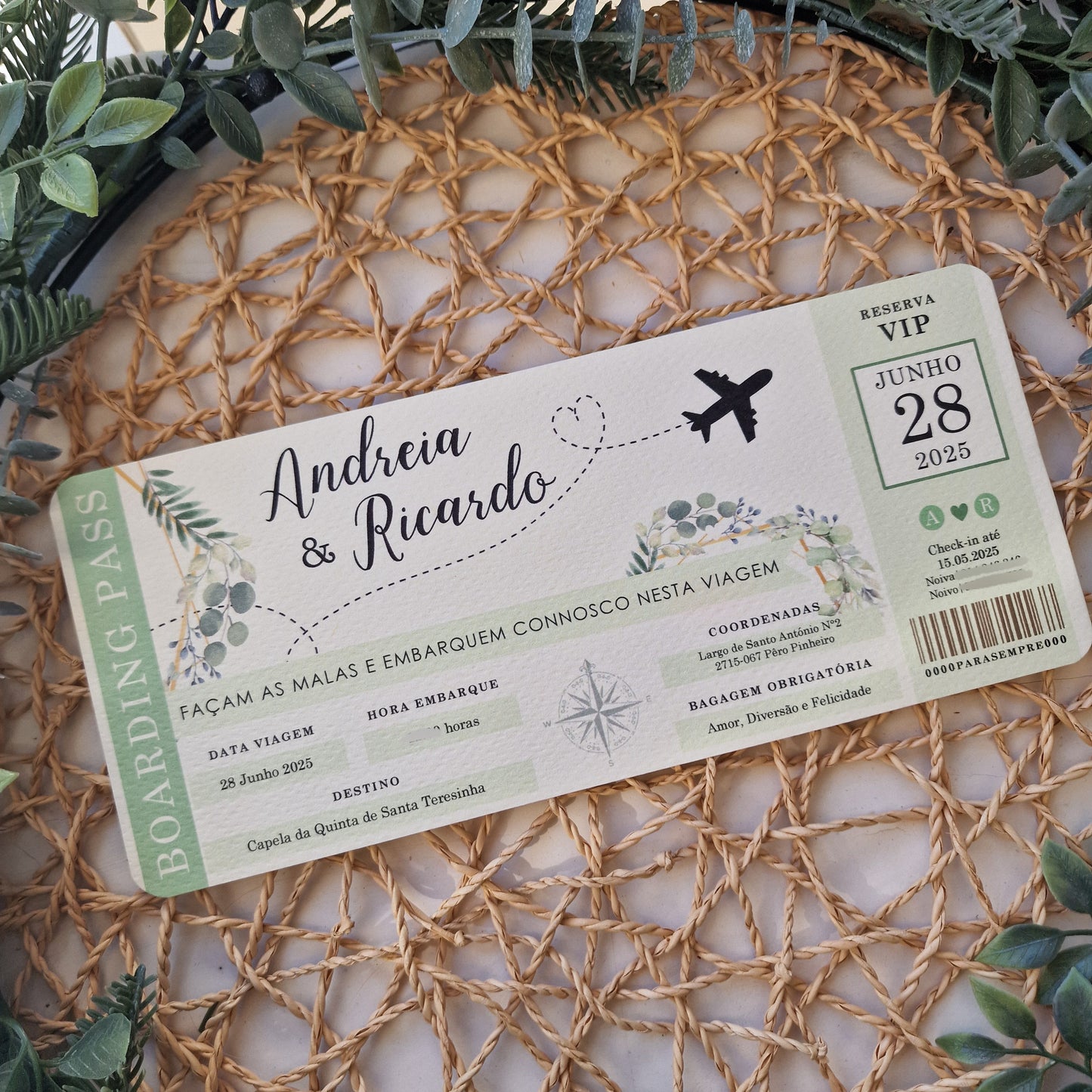 Convite viagem a dois verde com avião dourado