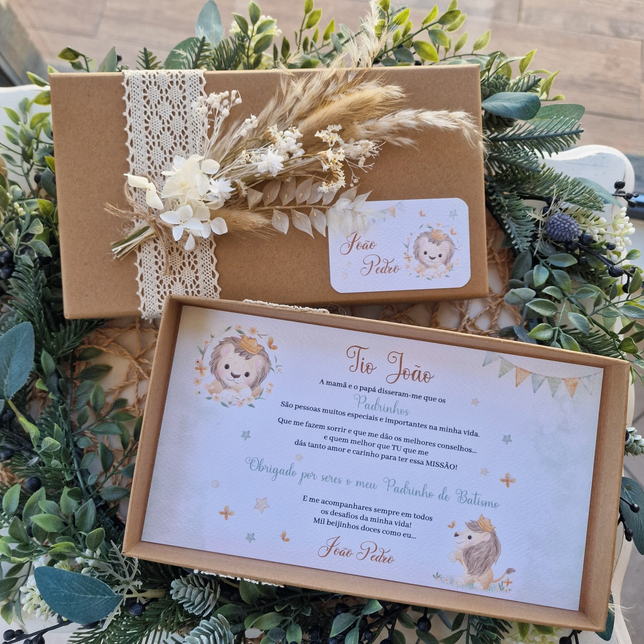 Convite de padrinhos artesanal leão do João Pedro tons verde