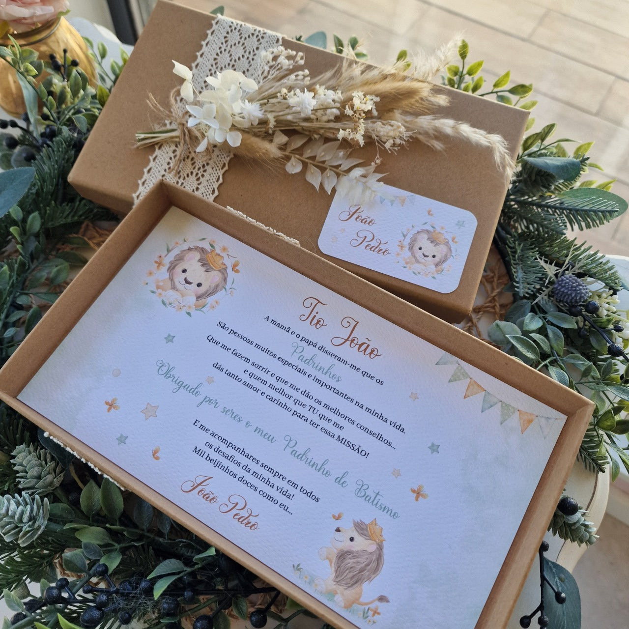 Convite de padrinhos artesanal leão do João Pedro tons verde