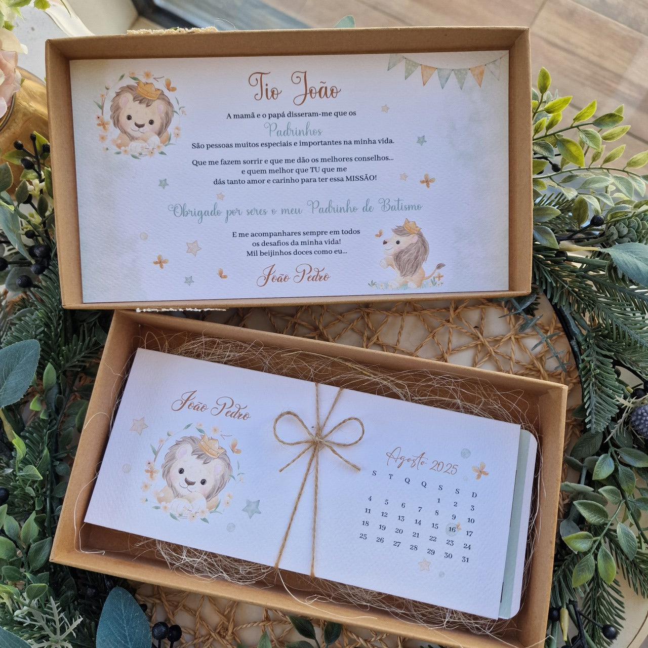 Convite de padrinhos artesanal leão do João Pedro tons verde