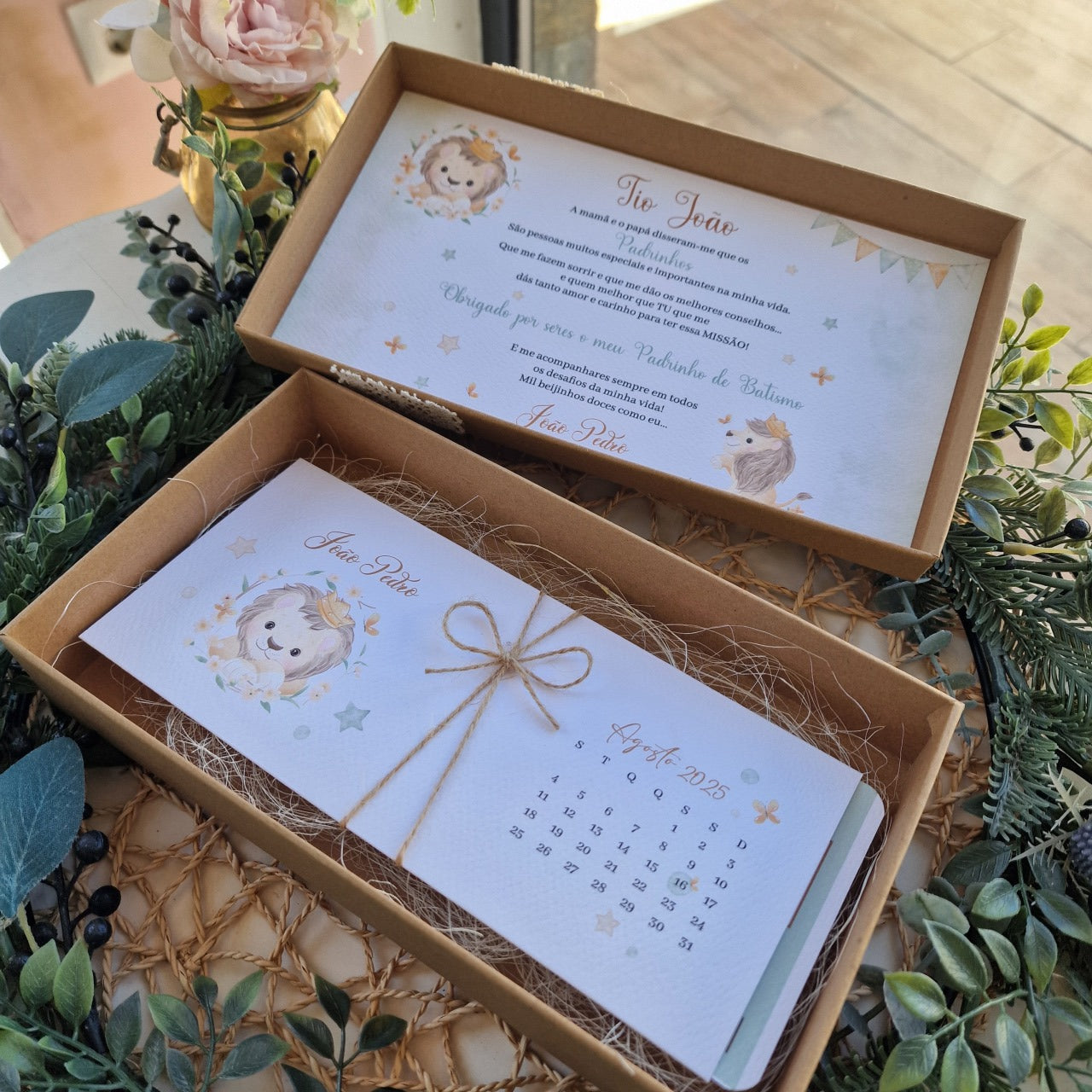 Convite de padrinhos artesanal leão do João Pedro tons verde