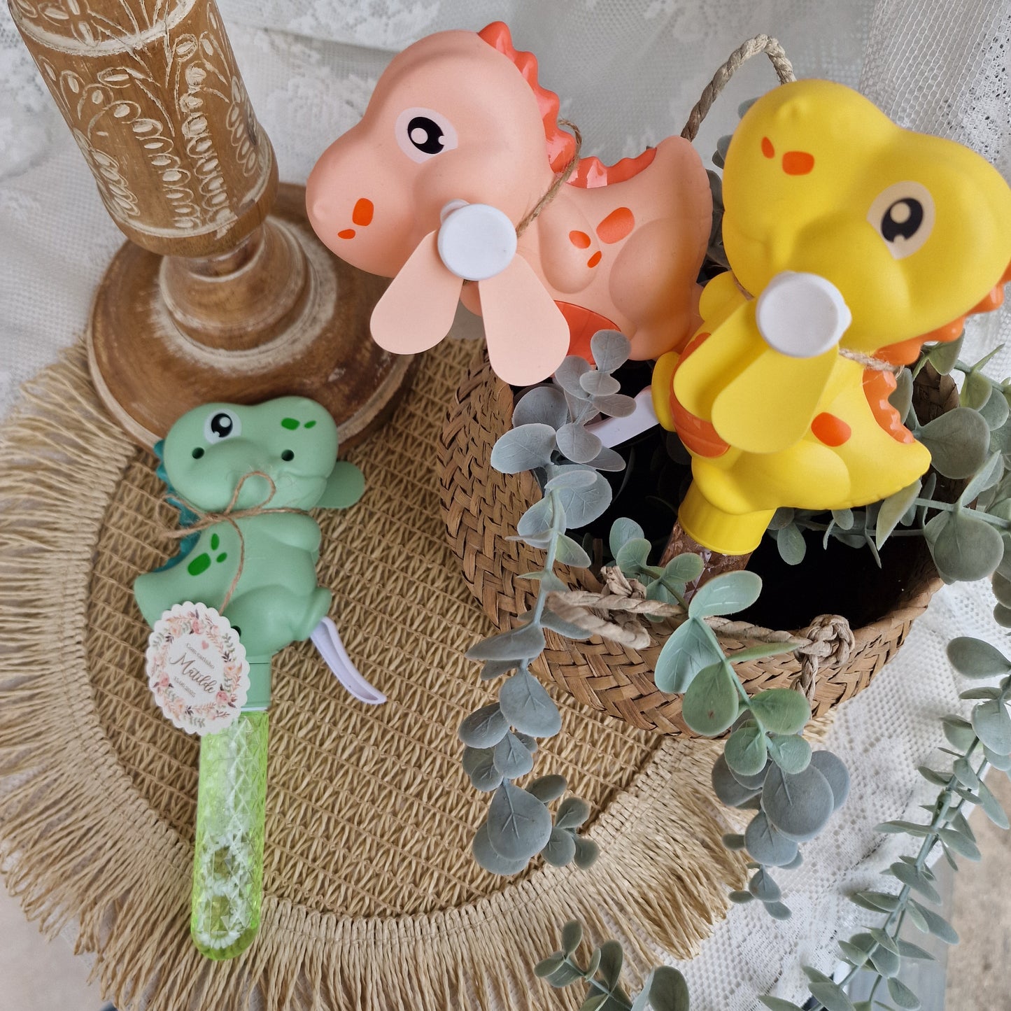 Dinossauro ventoinha e bolinhas de sabão