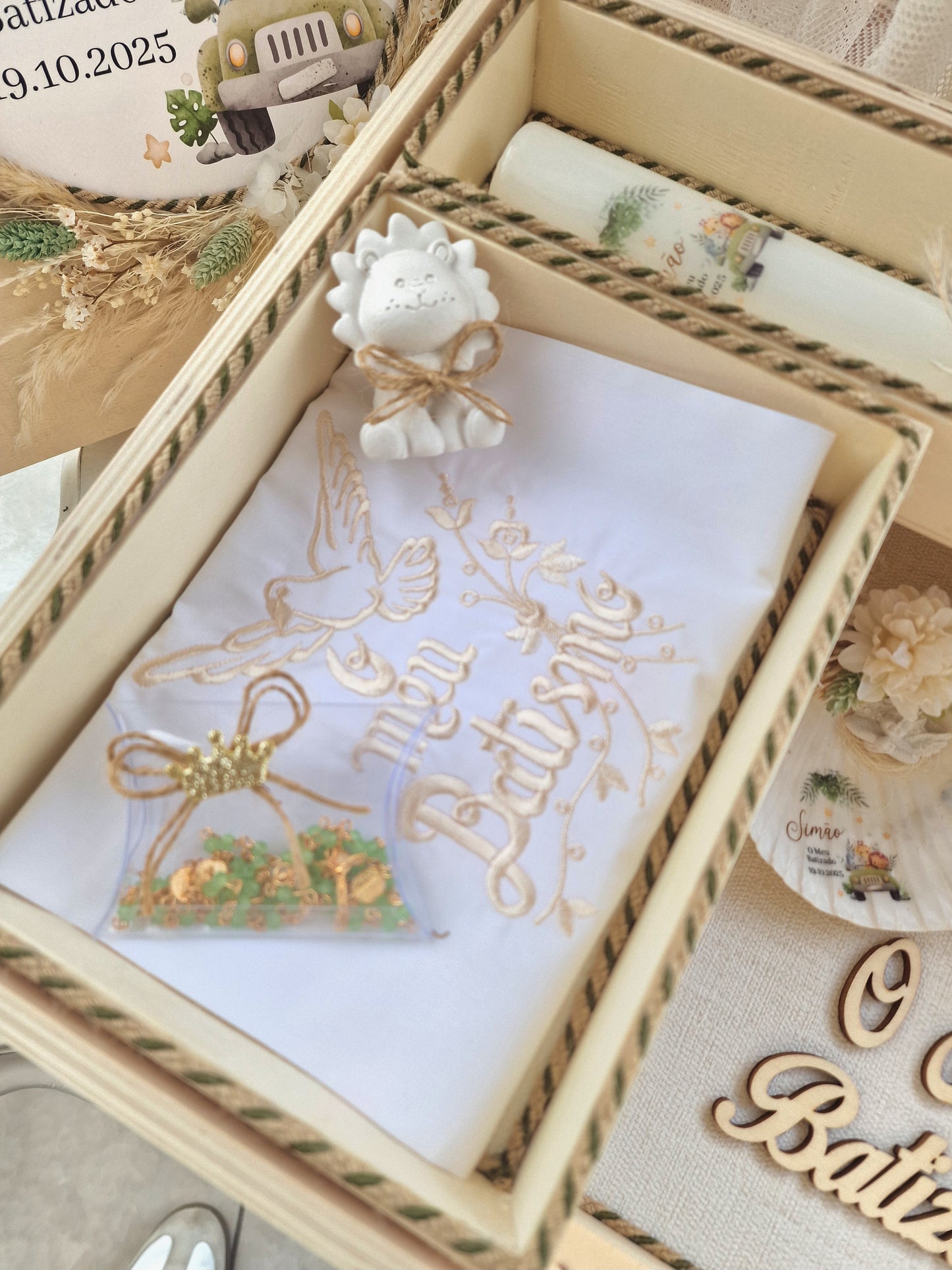 Caixa para roupinha e conjunto de batizado Safari