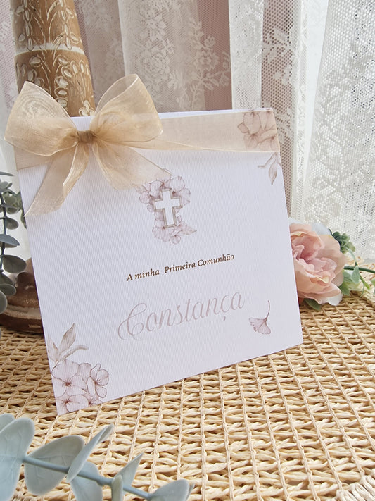 Convite de 1ª comunhão personalizado da Constança, tons nude