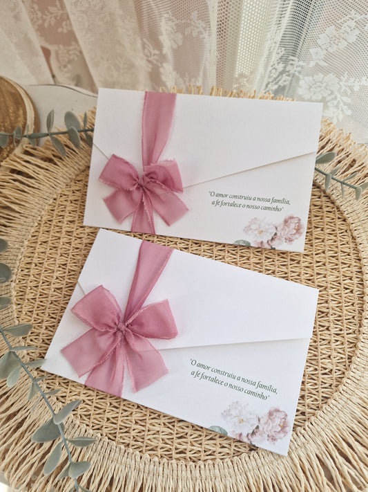 Convite estilo envelope Laço rosa S&R+E