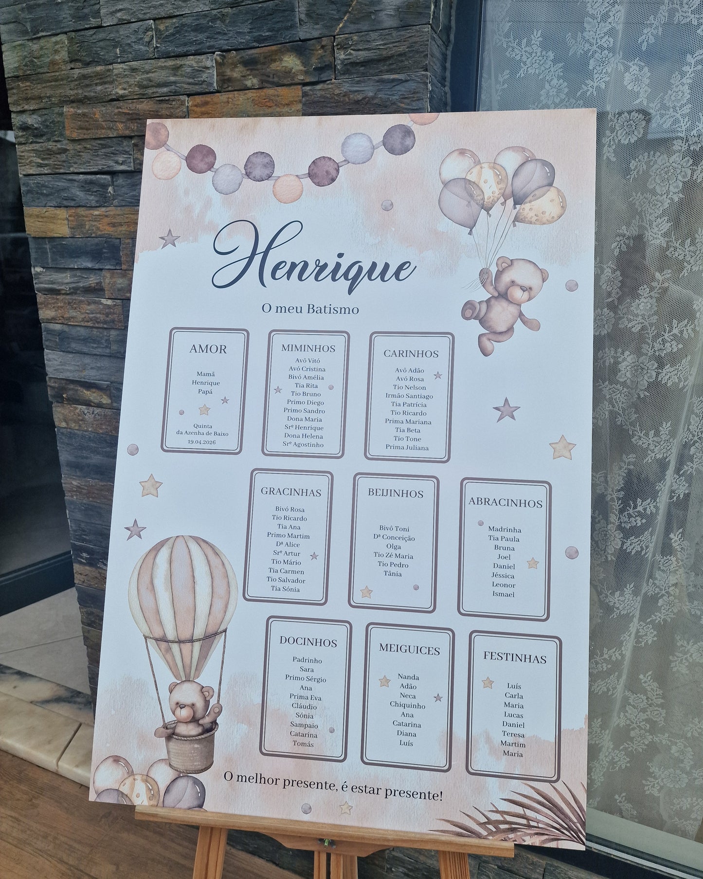 Placa organizadora para convidados ursinho beje do Henrique