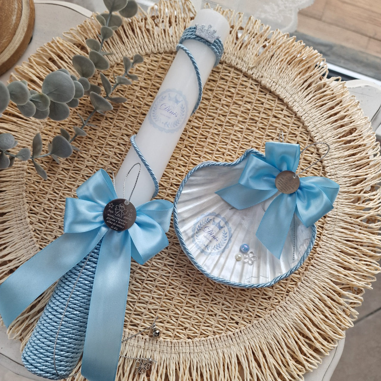 Bougie et coquillage de baptême