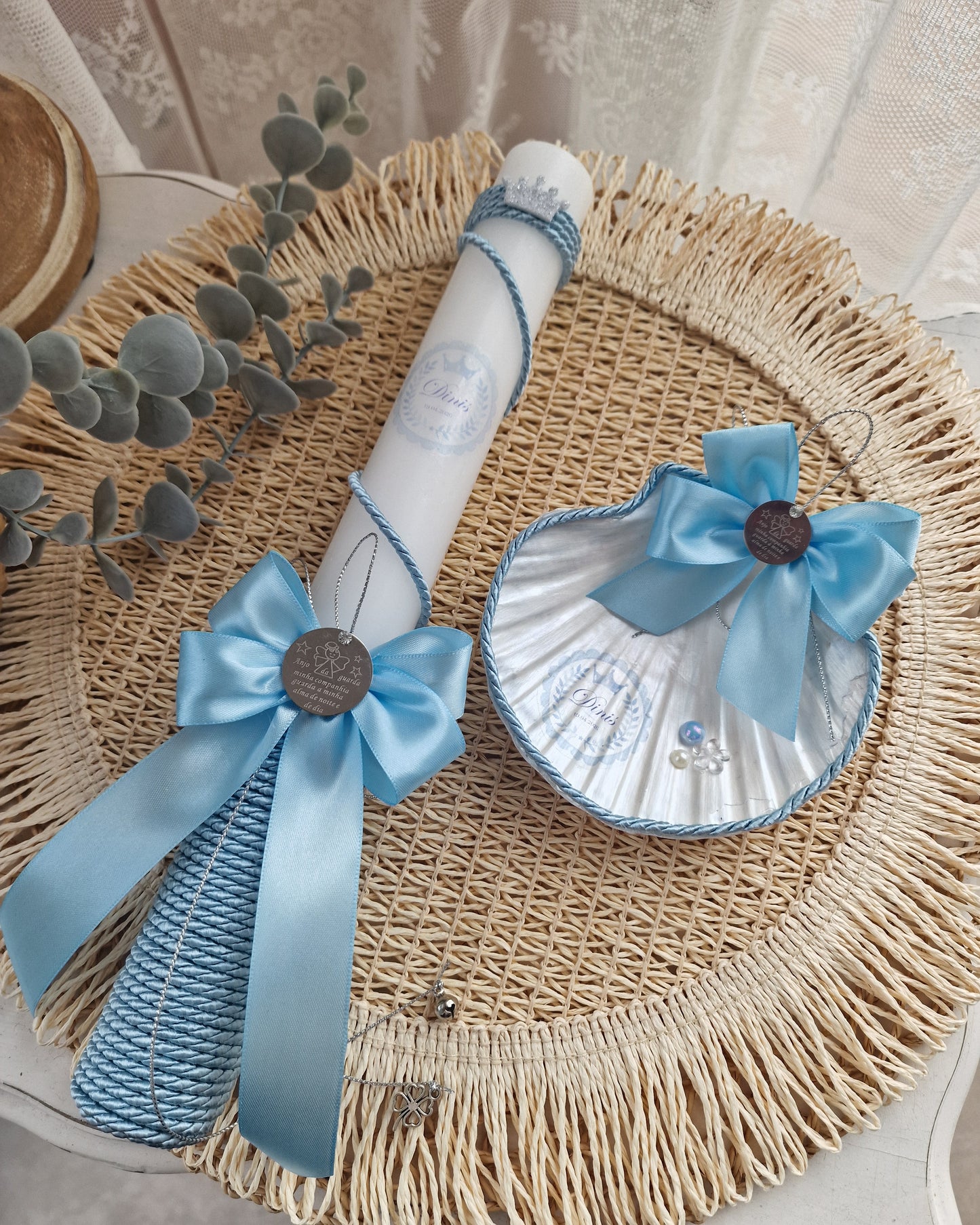 Bougie et coquillage de baptême