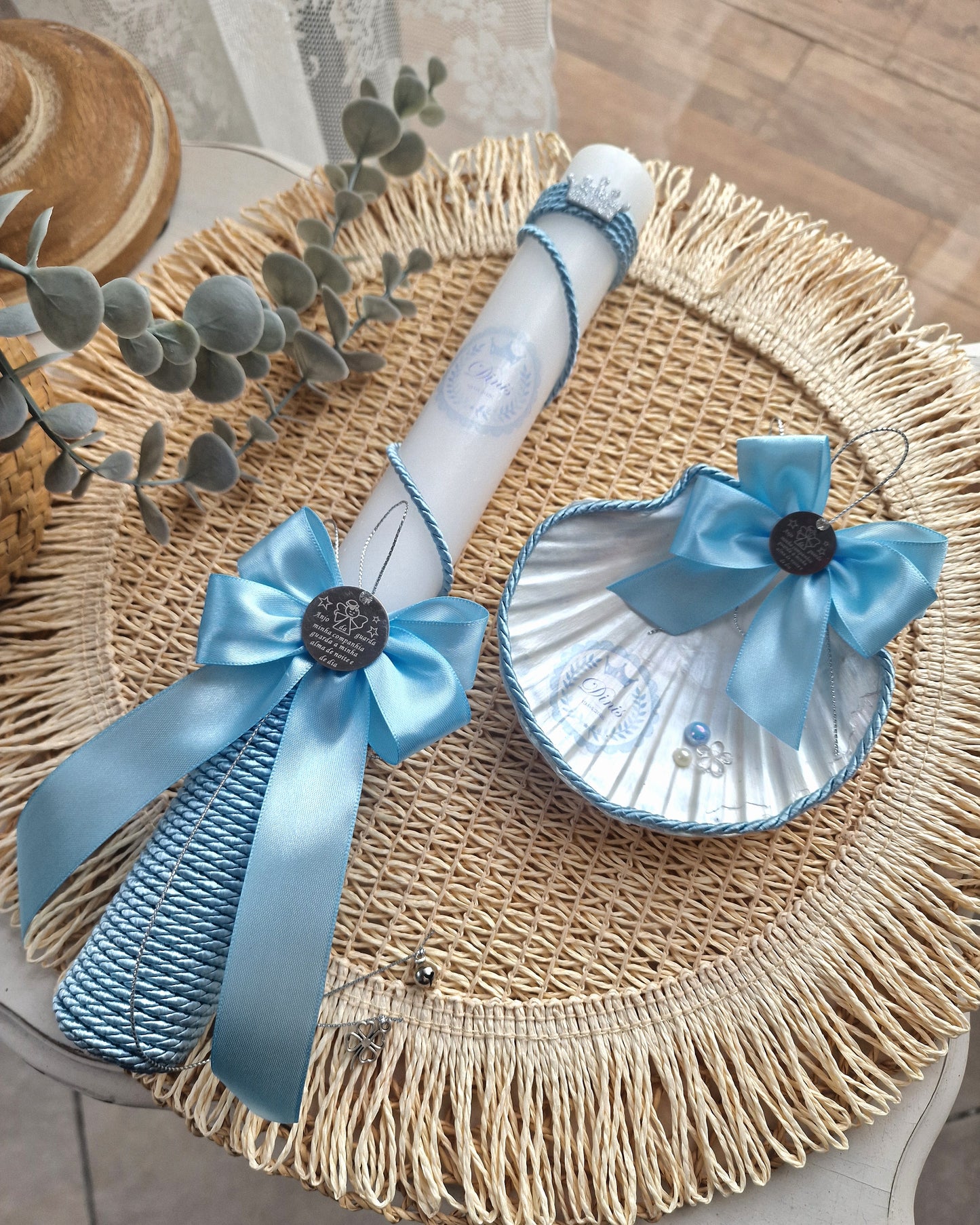 Bougie et coquillage de baptême