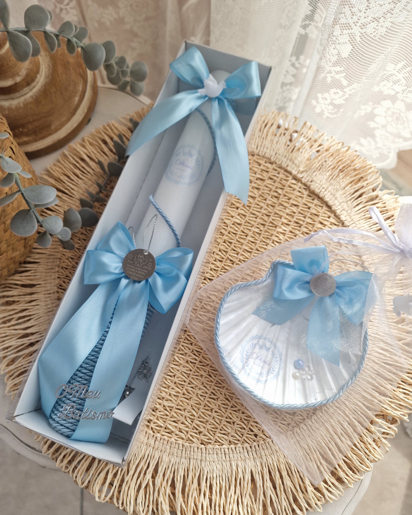 Bougie et coquillage de baptême