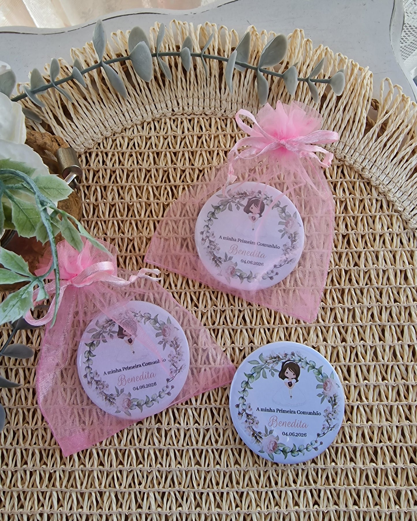 Lembrança 1ª comunhão iman personalizado com menina