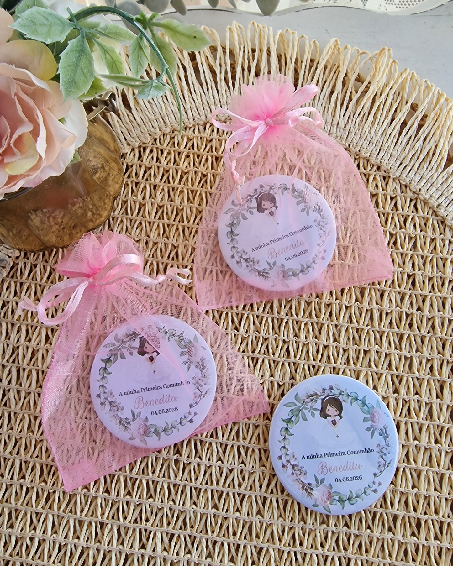 Lembrança 1ª comunhão iman personalizado com menina