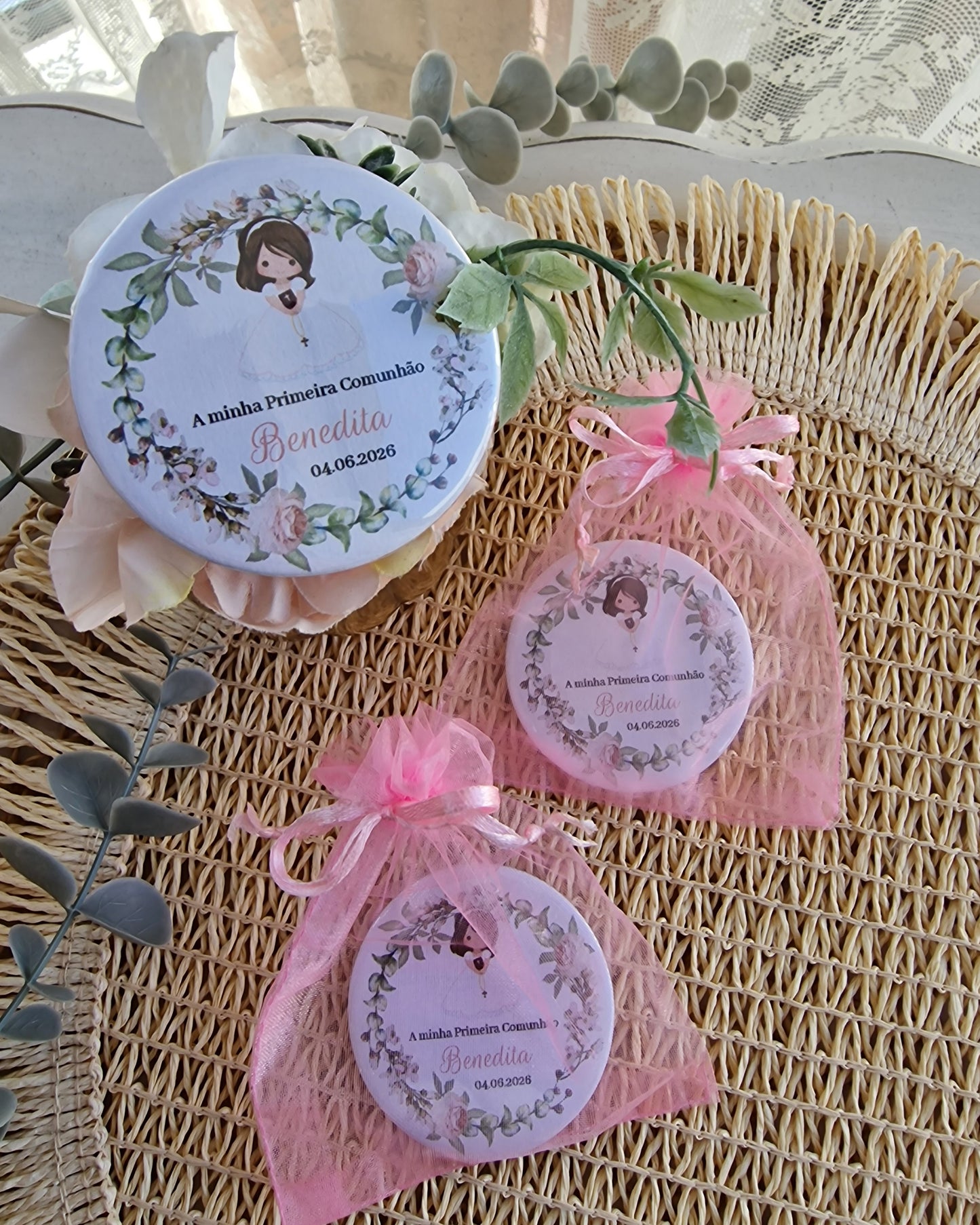 Lembrança 1ª comunhão iman personalizado com menina