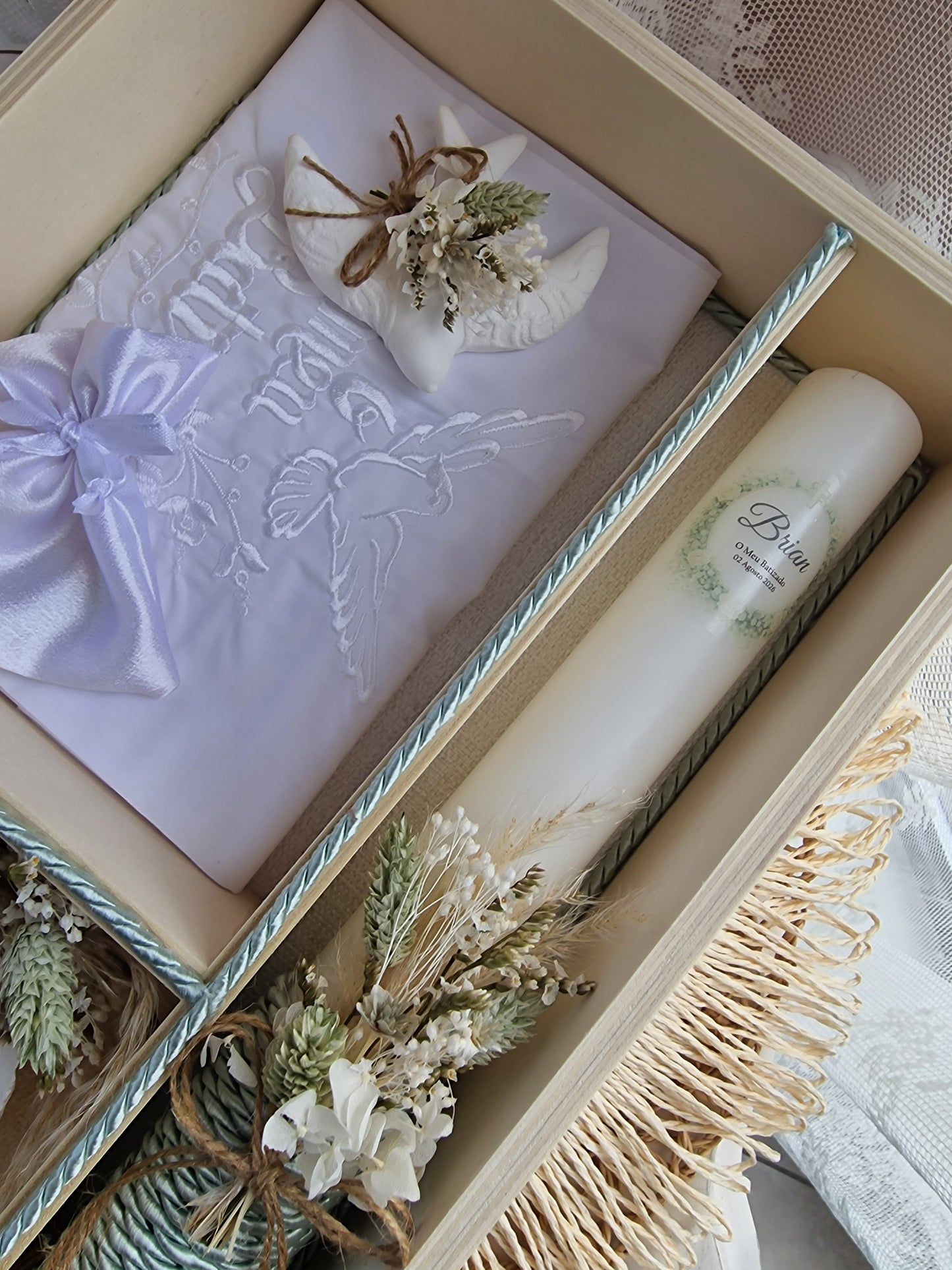 Conjunto de batismo caixa premium "Rosas brancas do Brian"