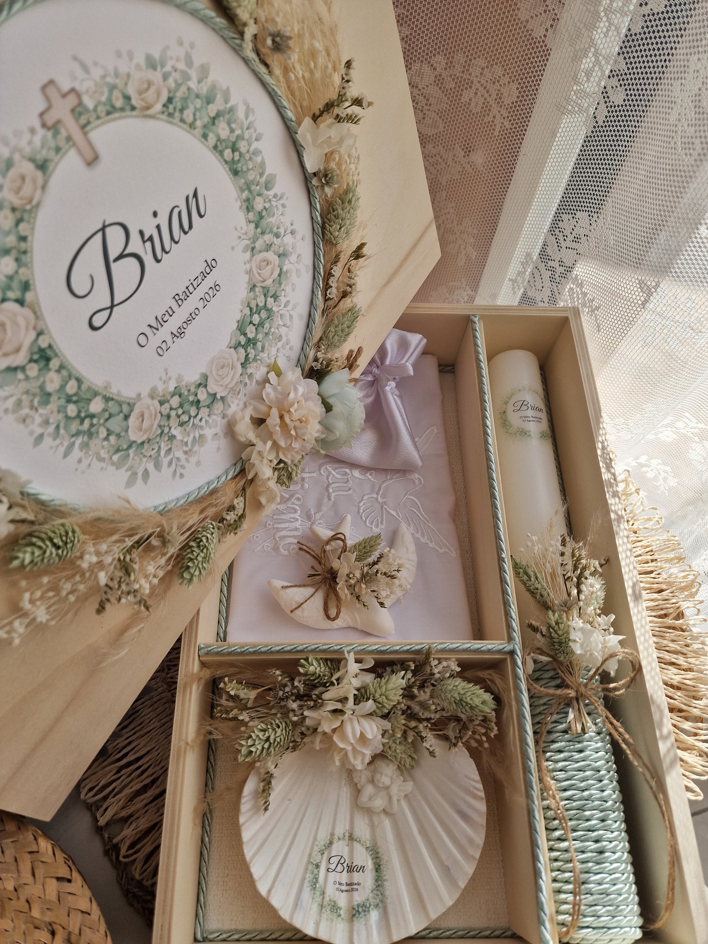 Conjunto de batismo caixa premium "Rosas brancas do Brian"