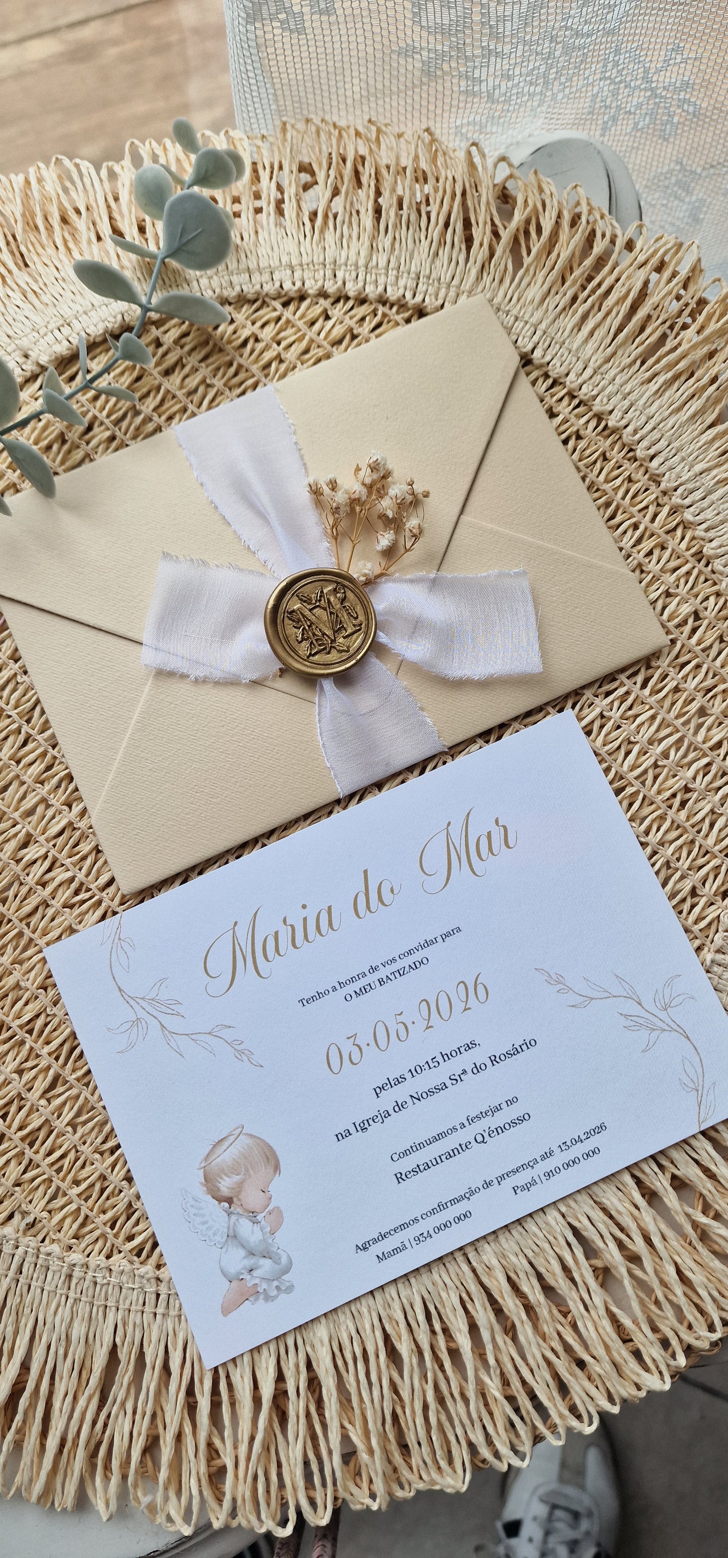Convite de batizado Maria do Mar  personalizado com anjinho em tons nude