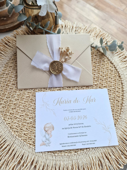 Convite de batizado Maria do Mar  personalizado com anjinho em tons nude